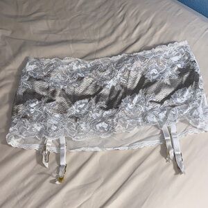 Victoria's Secret White Lace Garter Belt